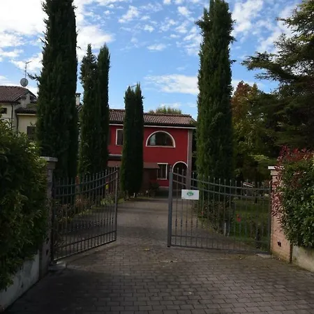 La Luce Della Luna Bed & Breakfast *