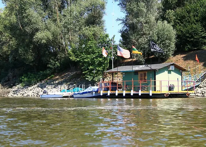 فندق مبيت وإفطار La Luce Della Luna *