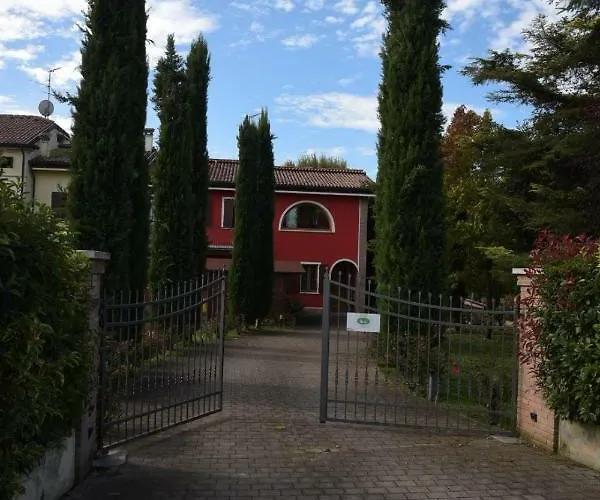 La Luce Della Luna Bed & Breakfast *